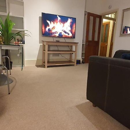 Walk To London Bridge En Suite Apartment With Kitchen Bagian luar foto