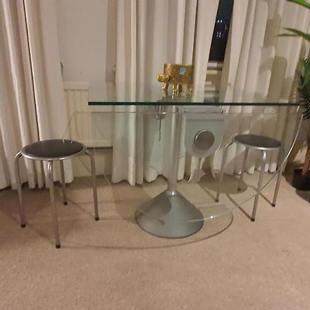 Walk To London Bridge En Suite Apartment With Kitchen Bagian luar foto